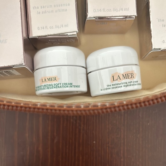 La Mer Skincare Set with Silver and Green Packaging - Picture 3 of 7